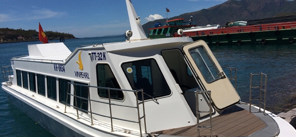 Tàu khách Favourite 42 - 370HP